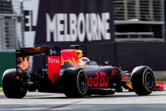 F1: Rendkívüli ajándék Ricciardónak