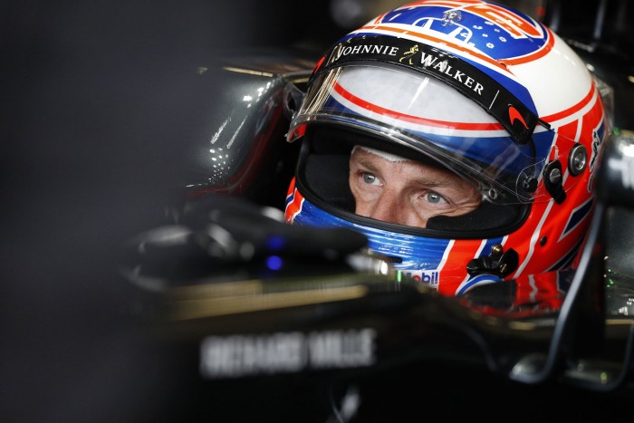 F1: Ezért futkározott Button a bokszutcában