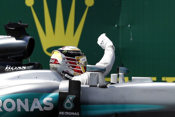 F1: Hamilton lazán nyert, de függőben a végeredmény 7 | Vezess silverstone_fut_04