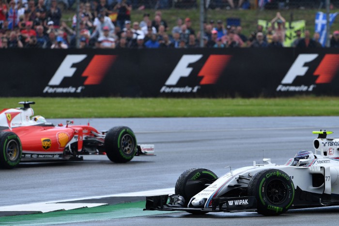 F1: Hamilton lazán nyert, de függőben a végeredmény 4 | Vezess silverstone_fut_11