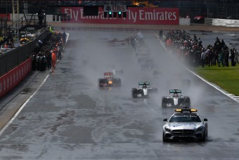 F1: A volt bajnok legyávázta a pilótákat