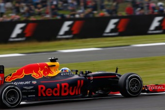 F1: A Red Bullnak már nem ellenfél a Ferrari?