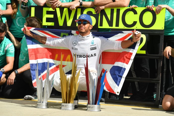 F1: Hamilton a negyediket is behúzza? 1 | Vezess silverstone_fut_34
