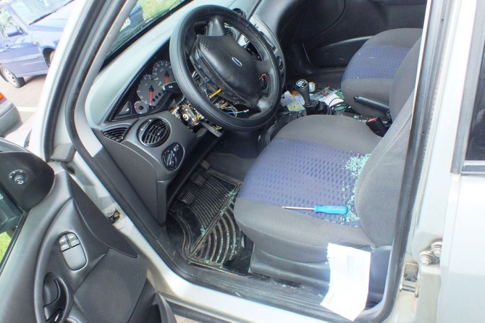 Elkapták a tolvajt, aki bokorba rejtette a szajrét