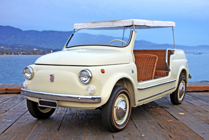 A fonott borítású székeknek nem árt a vizes fürdőruha