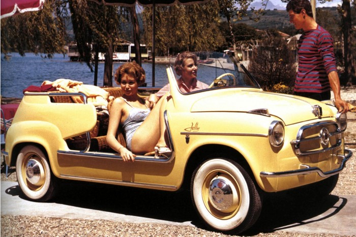 A 600 Jolly befér a jachtba és kikötés után van mivel furikázni a parton