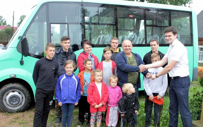 Nagycsaládosoknak adott járműveket az orosz gyártó