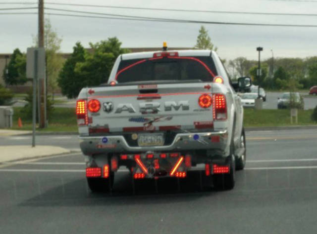 weirdly_customized_cars_640_32