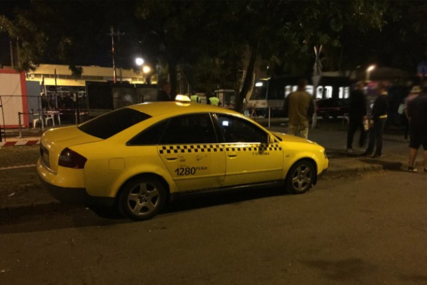 Jól megbüntetik a szigszalagos taxishiénát