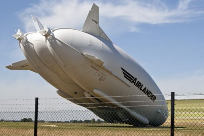Ütközött a világ legnagyobb repülő járműve