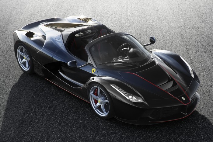 Beperelte a Ferrarit egy hoppon maradt vásárló