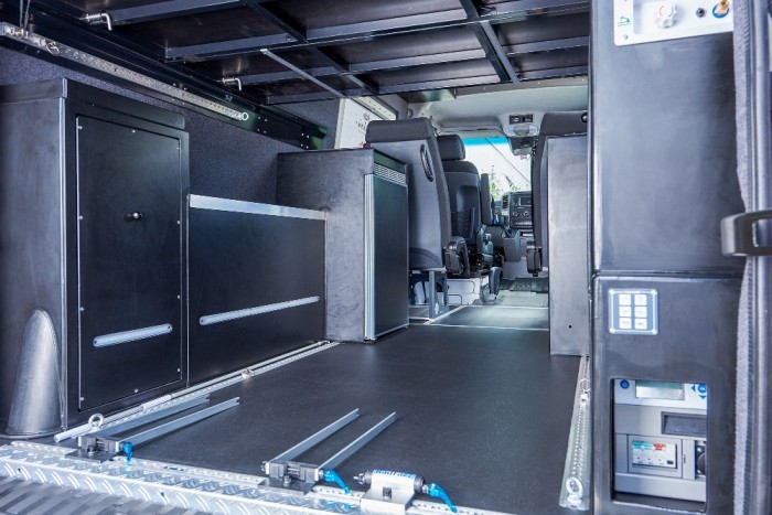 Speciális Sprinter segíti a jótékonykodó bringásokat 1 | Vezess 16C670_03_D313255