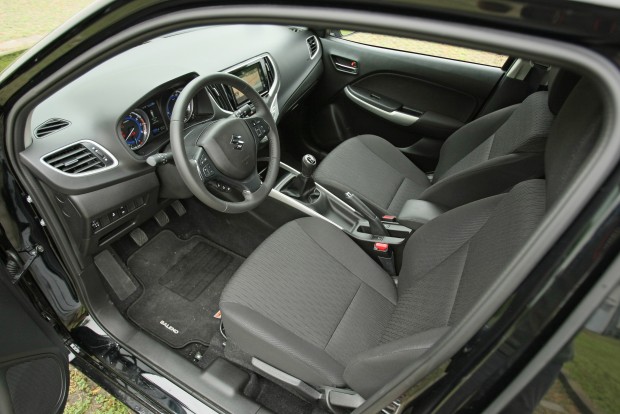Nagy kisautó: Suzuki Baleno 3 Nem túl vidám, de korrekt belső