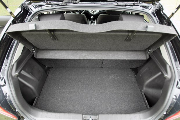 Nagy kisautó: Suzuki Baleno 5 Duplafenekű, mély csomagtartó