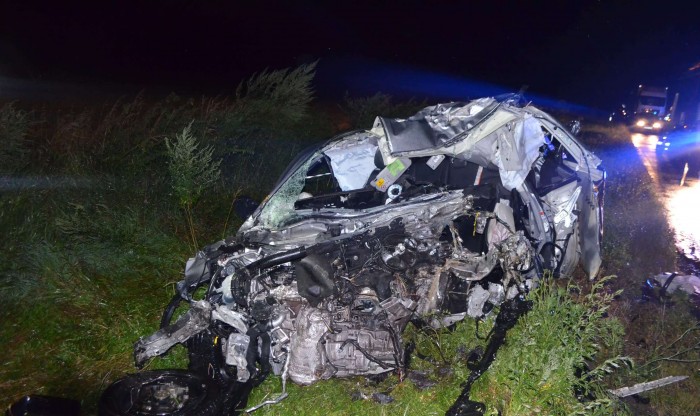 Semmi sem maradt a kamionnal ütköző Suzukiból 2 | Vezess Semmi sem maradt a kamionnal ütköző Suzukiból 2