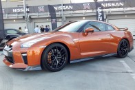 GT-R – Kényelemre gyúr a japán szörny 52