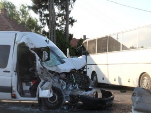 Kilenc sérült a buszos balesetben - képek