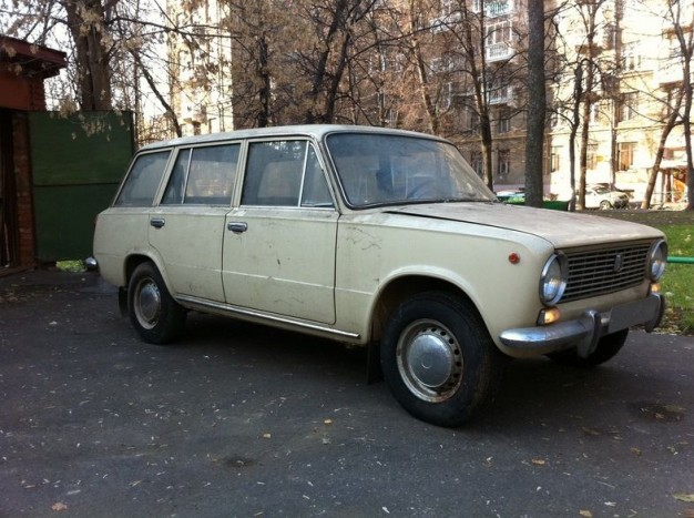 Lada 626 мокрый асфальт