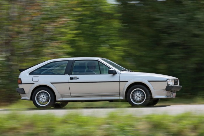Lehet élményforrás 90 lóerő? 2 Vonzó forma az 1-es Golf alapjain. A Scirocco II formavilága sokat változott elődjéhez képest, finomabb, játékosabb lett a dizájn