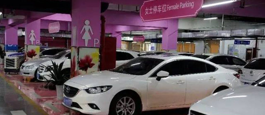 Életre kelt az ősi vicc, itt a női parkoló!