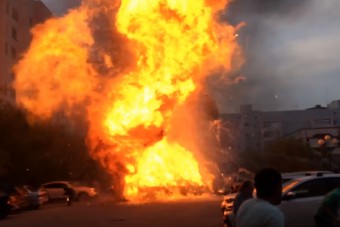 Átlagos kigyulladt autóként indult, pokoli robbanás lett a vége