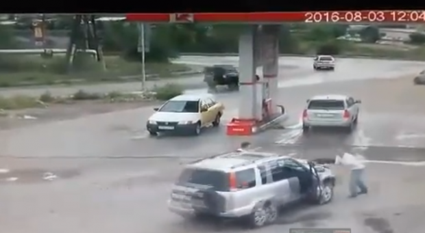 Rémálomba illő, rejtélyes baleset egy benzinkúton