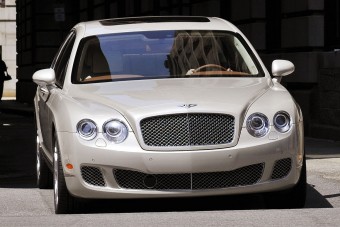 Az utasok fejére zuhanhat a napfénytető