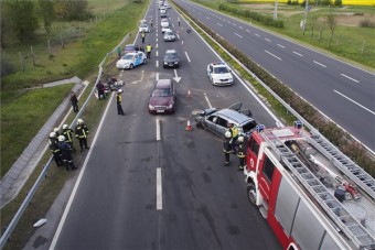 Pusztító dugó az M5-ösön, öten ütköztek