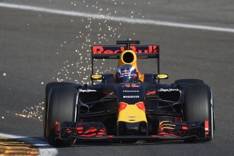 F1: Ricciardo túljárt Verstappen eszén?