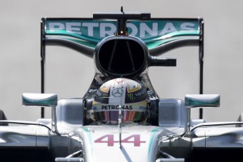 F1: Hamilton kapott egy érthetetlen díjat