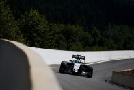 F1: Rosbergé a pole, Verstappen a nyakán 29