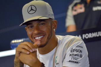 F1: Hamilton belevetette magát a bulizásba