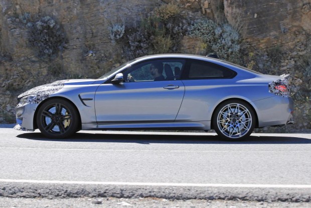 Megújul a BMW M4, de jól titkolja 1 Sajátos kerékválasztás