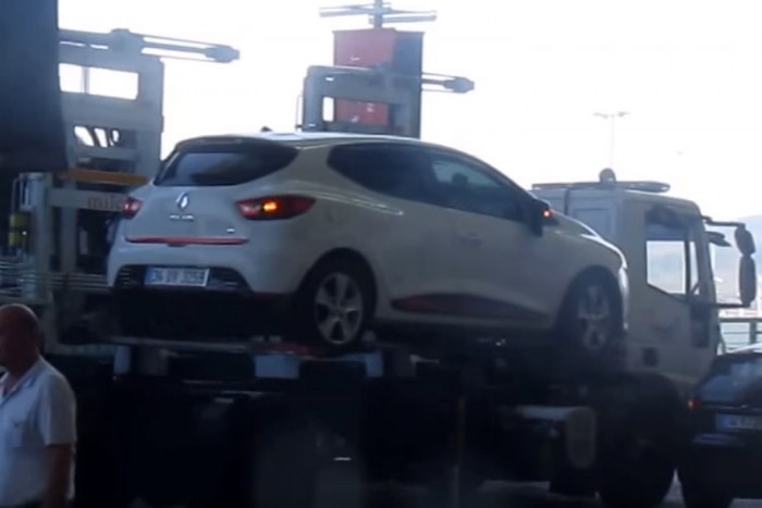 Ez a “lopósautó” egy szempillantás alatt eltünteti a kocsikat