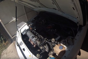 Fiatal srác küzd a rakoncátlan, lerobbant Skodával, drukkoljunk együtt!