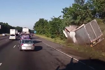 Rémálom tűnt fel a visszapillantó tükörben