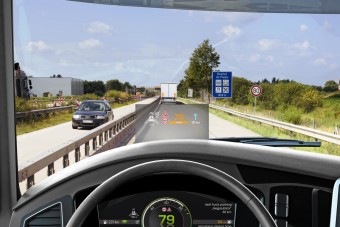 Jönnek a szélvédőre vetített kijelzők a haszonjárműveknél