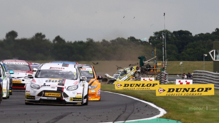 Komoly baleset történt a brit túraautó futamon