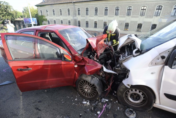 Képeken az életveszélyes budapesti baleset 1