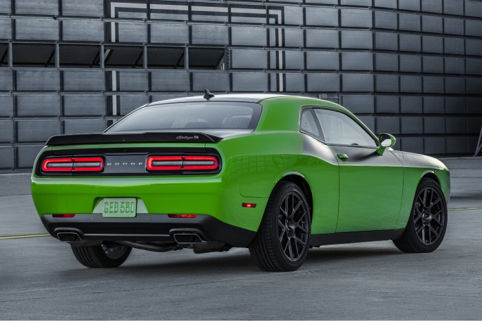 Lyukas fényszóróval villog a retró versenyautó 8 | Vezess 2017 Dodge Challenger T/A