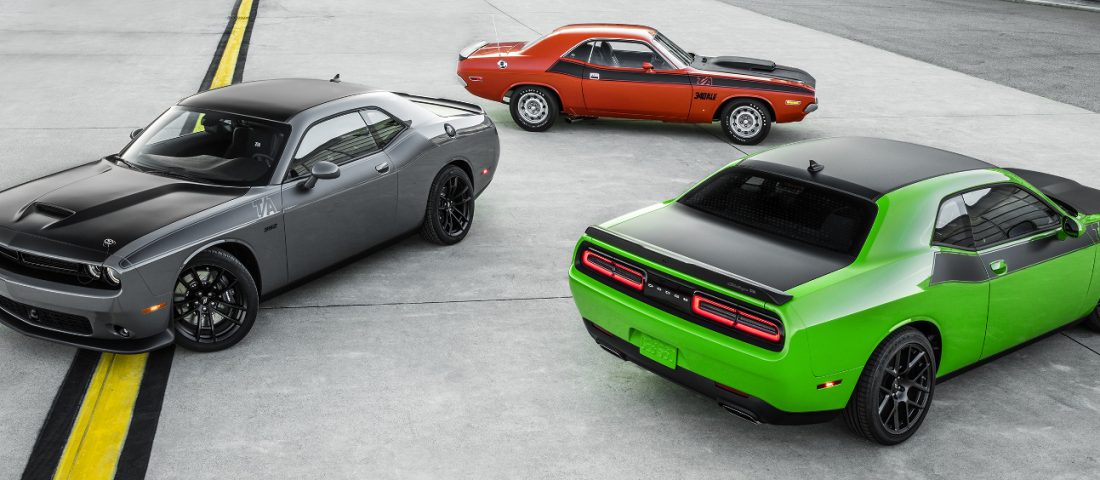 Lyukas fényszóróval villog a retró versenyautó