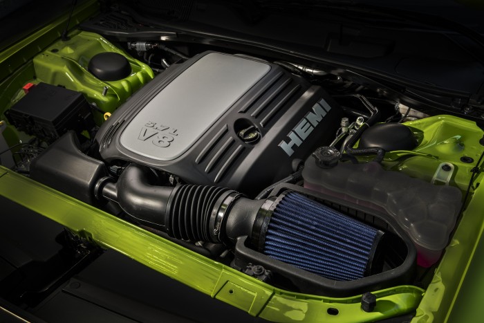 Lyukas fényszóróval villog a retró versenyautó 7 | Vezess 2017 Dodge Challenger T/A