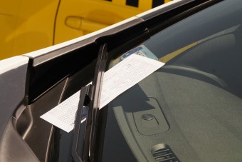 A zöld rendszámmal sem vagy törvényen kívüli: ha szabálytalanul parkolsz, megbüntetnek!