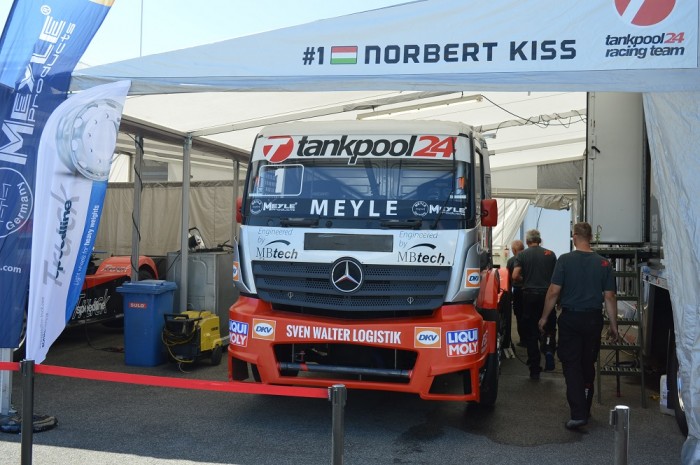 Ellepték Budapestet a versenykamionok 5 | Vezess Norbi kamionja ma reggel a Boxutcában. Fotó: Aranyi Péter