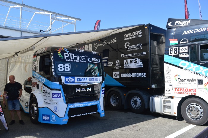 Ellepték Budapestet a versenykamionok 8 | Vezess Ryan Smith kamionja és készül a holnapi futamra. Fotó: Aranyi Péter