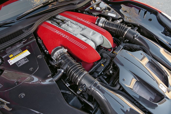 Nem kap turbót a Ferrari V12-ese