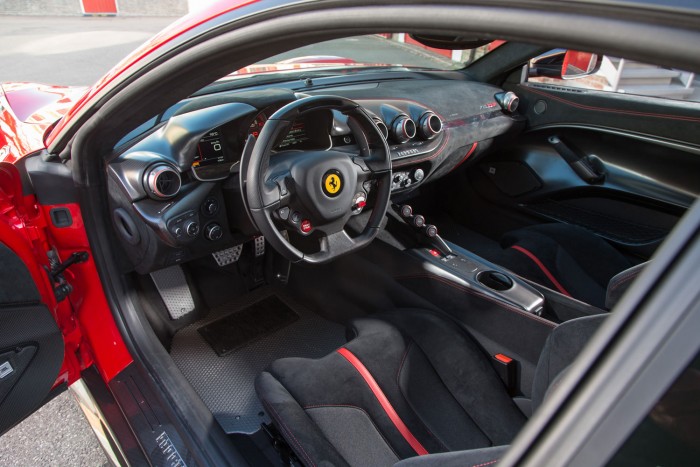 Ferrari, amiből a pesti milliárdos is vett 3 Igényesen kidolgozott az utastér