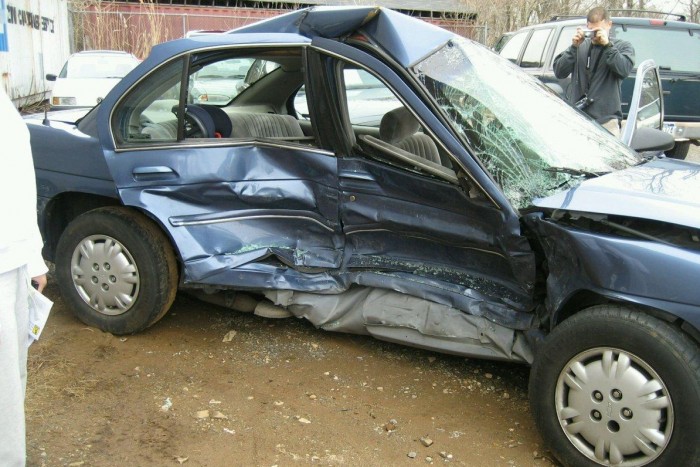 Részeg rendőr karambolozott várandós kismamával