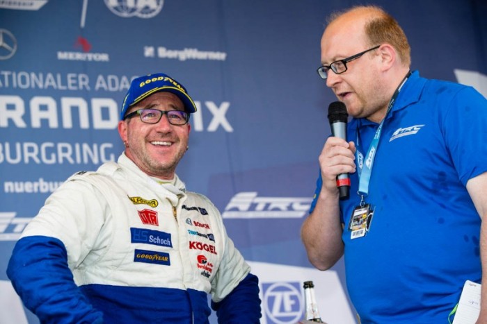 Ki tudja, az is lehet, hogy a mogyoródi versenyfutamok végén a háromszoros Európa-bajnok, Jochen Hahn mosolyog majd? 