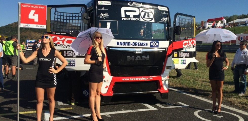 Ezért kell a bukósisak még a kamionban is